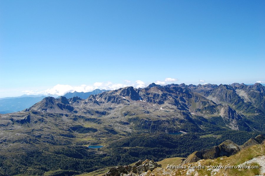 12 La conca del Rif. Calvi, i suoi laghi, le sue vette.JPG